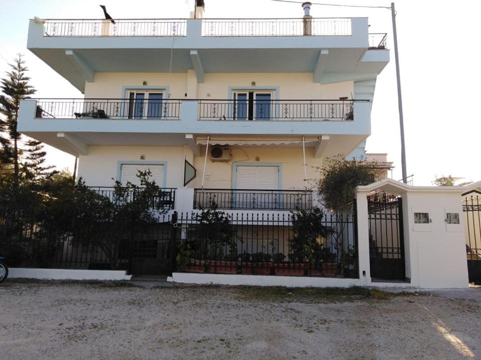 Alexadra'S House Κάτω Αλμυρή Lejlighed Eksteriør billede